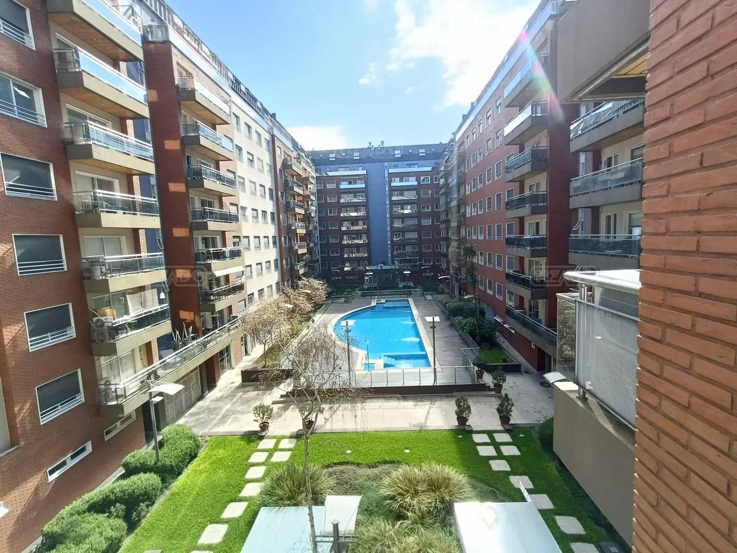 ALQUILER AMOBLADO EN PUERTO MADERO. 2 Ambientes con Vista y Gran Balcón. Estilo clásico. Impecable. 2