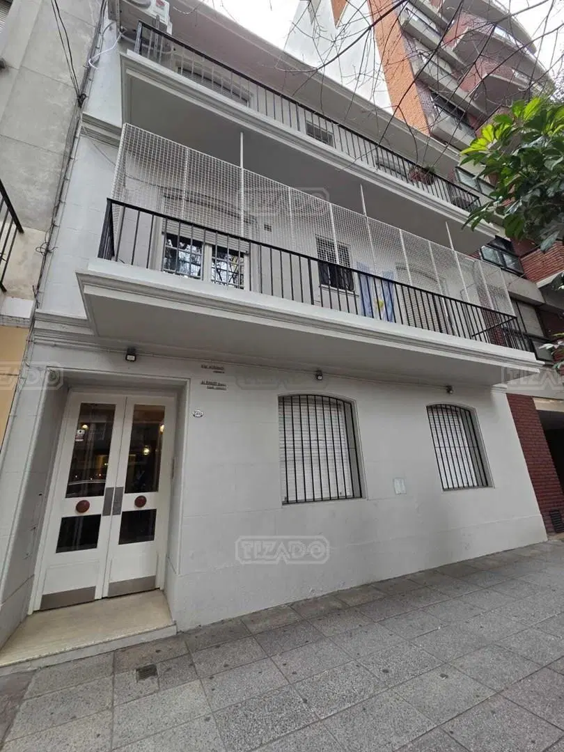 Alquiler en Belgrano, Capital Federal. 3 ambientes impecable, con balcón. 2do piso por escalera 3