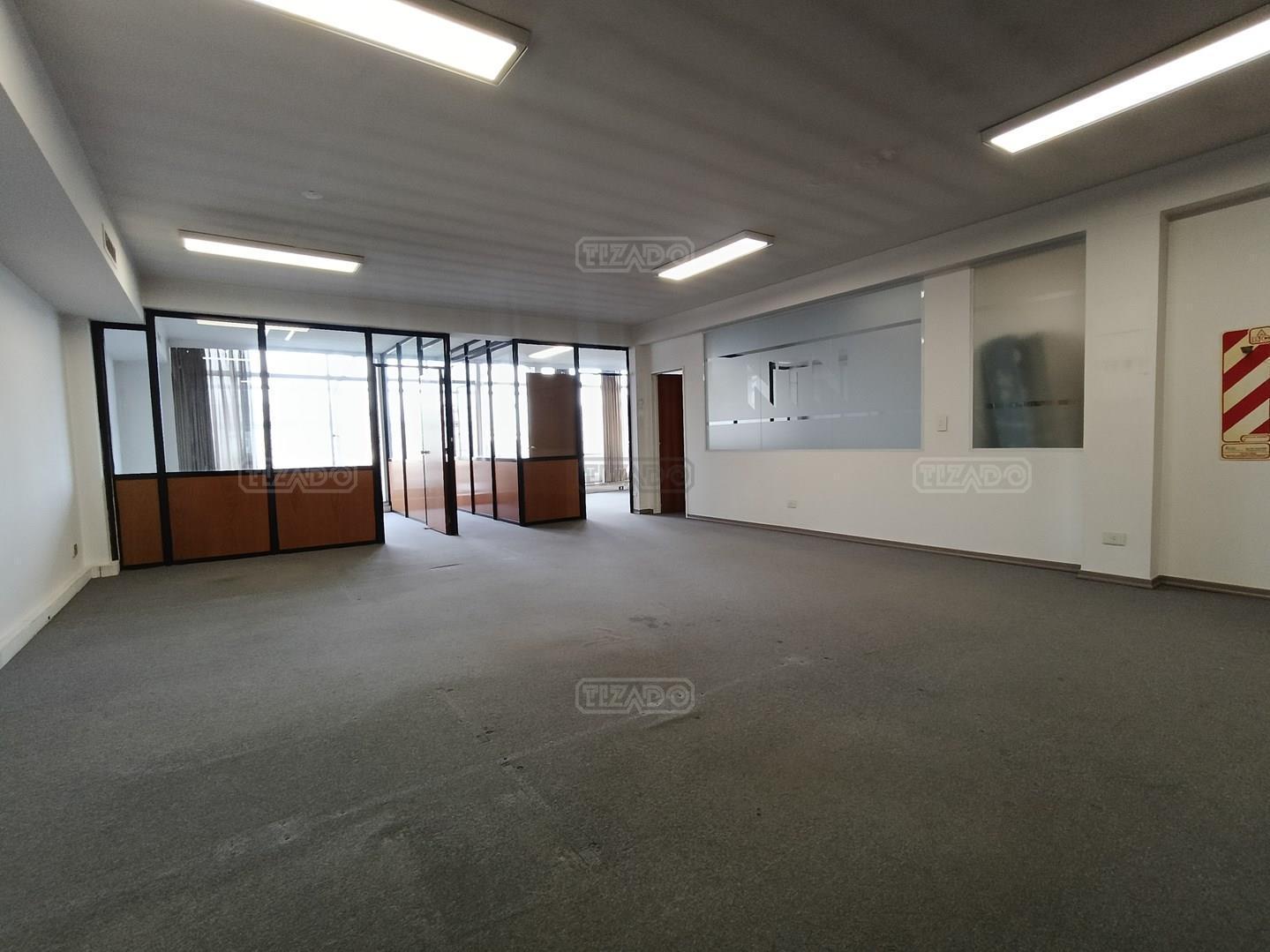 Foto de Oficina en Alquiler en Viamonte y Cerrito, frente al Colón. Piso alto, imagen 2