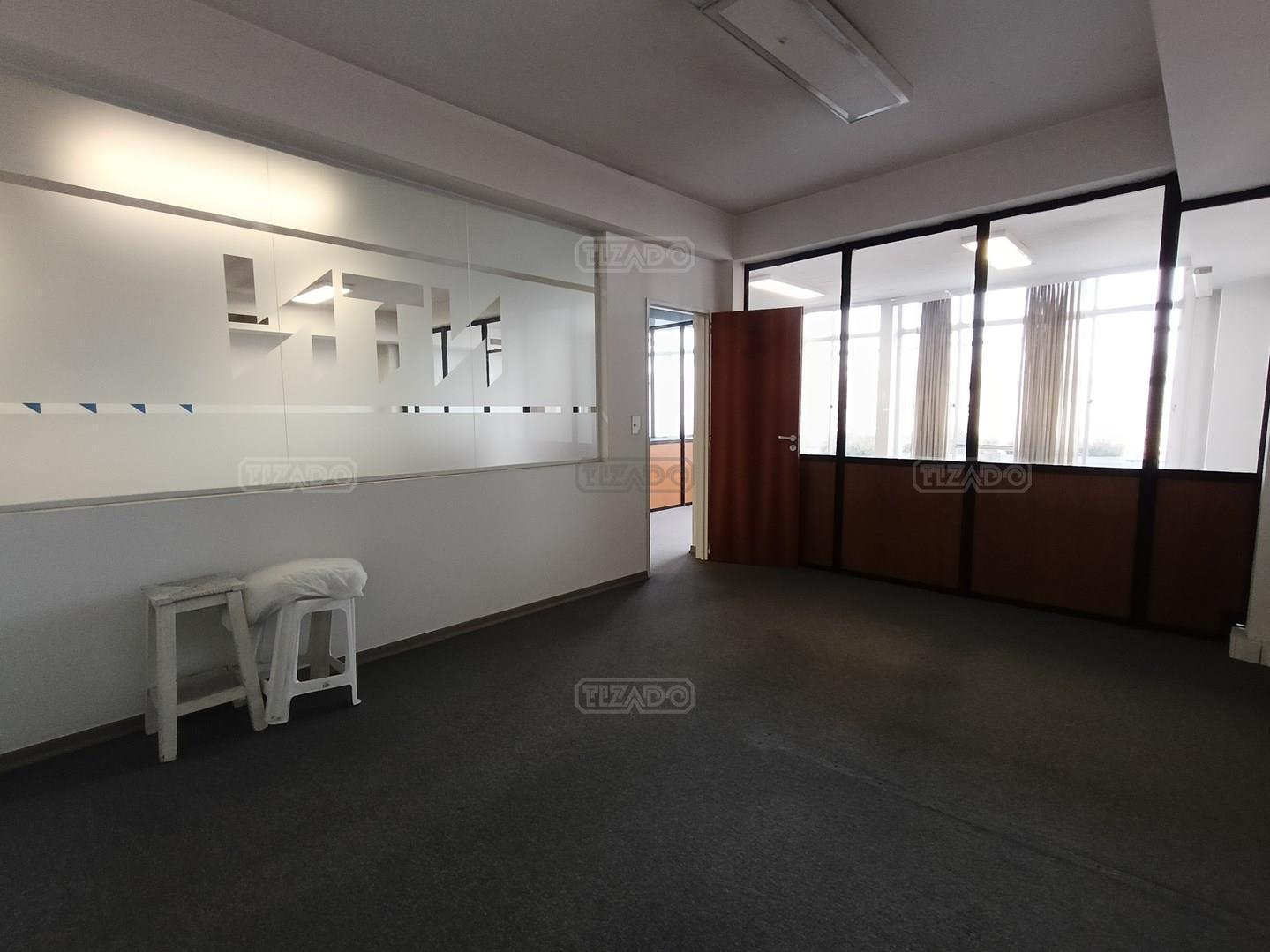 Foto de Oficina en Alquiler en Viamonte y Cerrito, frente al Colón. Piso alto, imagen 5