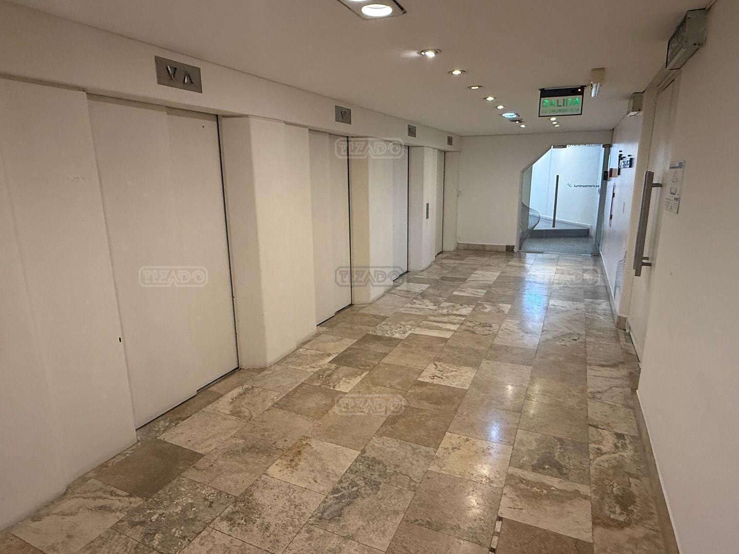 Foto de Oficina con Increible Vista!! el Piso Mas Alto, imagen 5