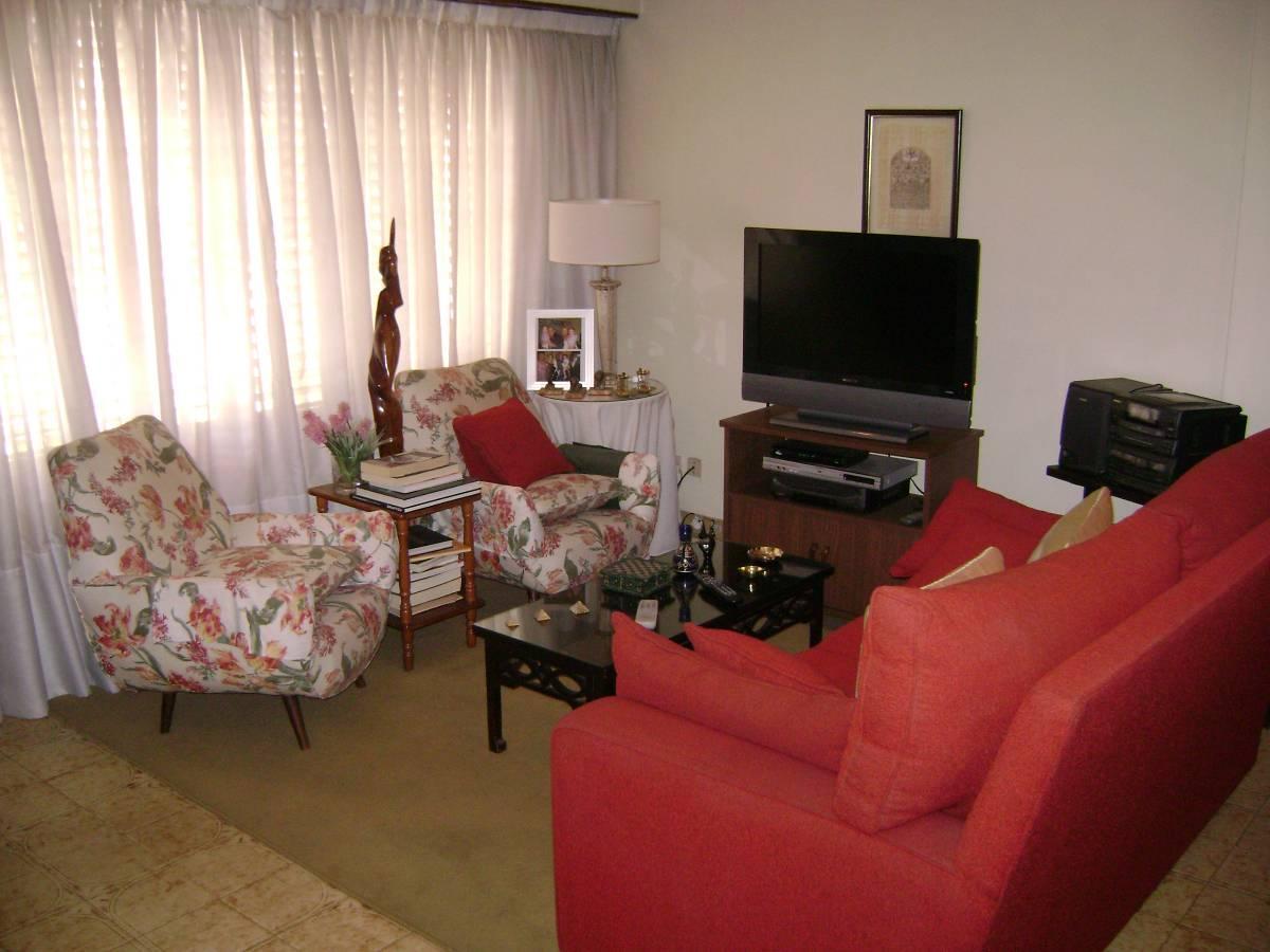 CHALET CON 4 DORMITORIOS MAS CONSULTORIO A 4 CUADRAS DE ALEM!!!