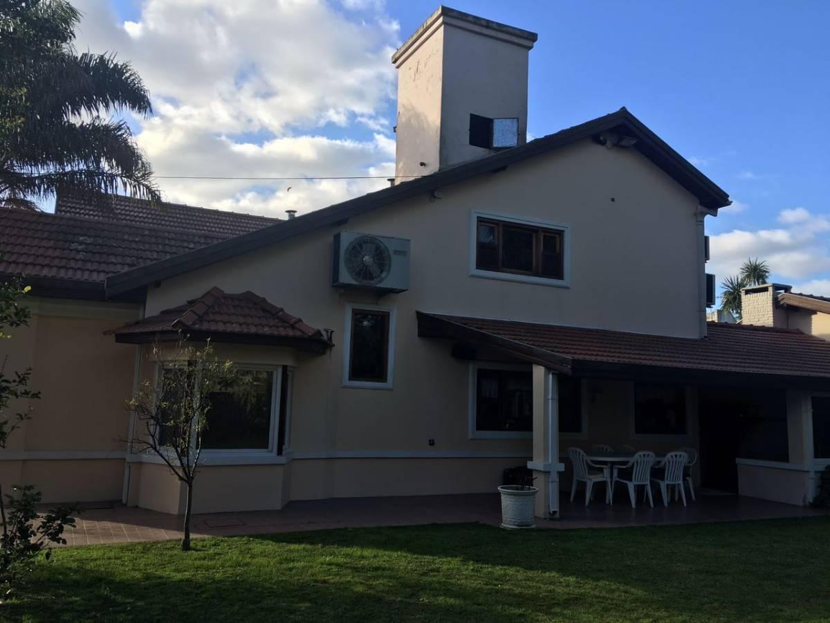 CASA DE DOS PLANTAS EN VENADO II DE CANNING!!! PISCINA CLIMATIZADA Y DOBLE LOTE!