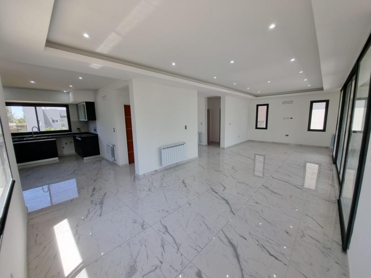 CASA ESTILO FRANCESA A ESTRENAR EN LAGOS DE CANNING!! 4 DORMITORIOS Y PISCINA!