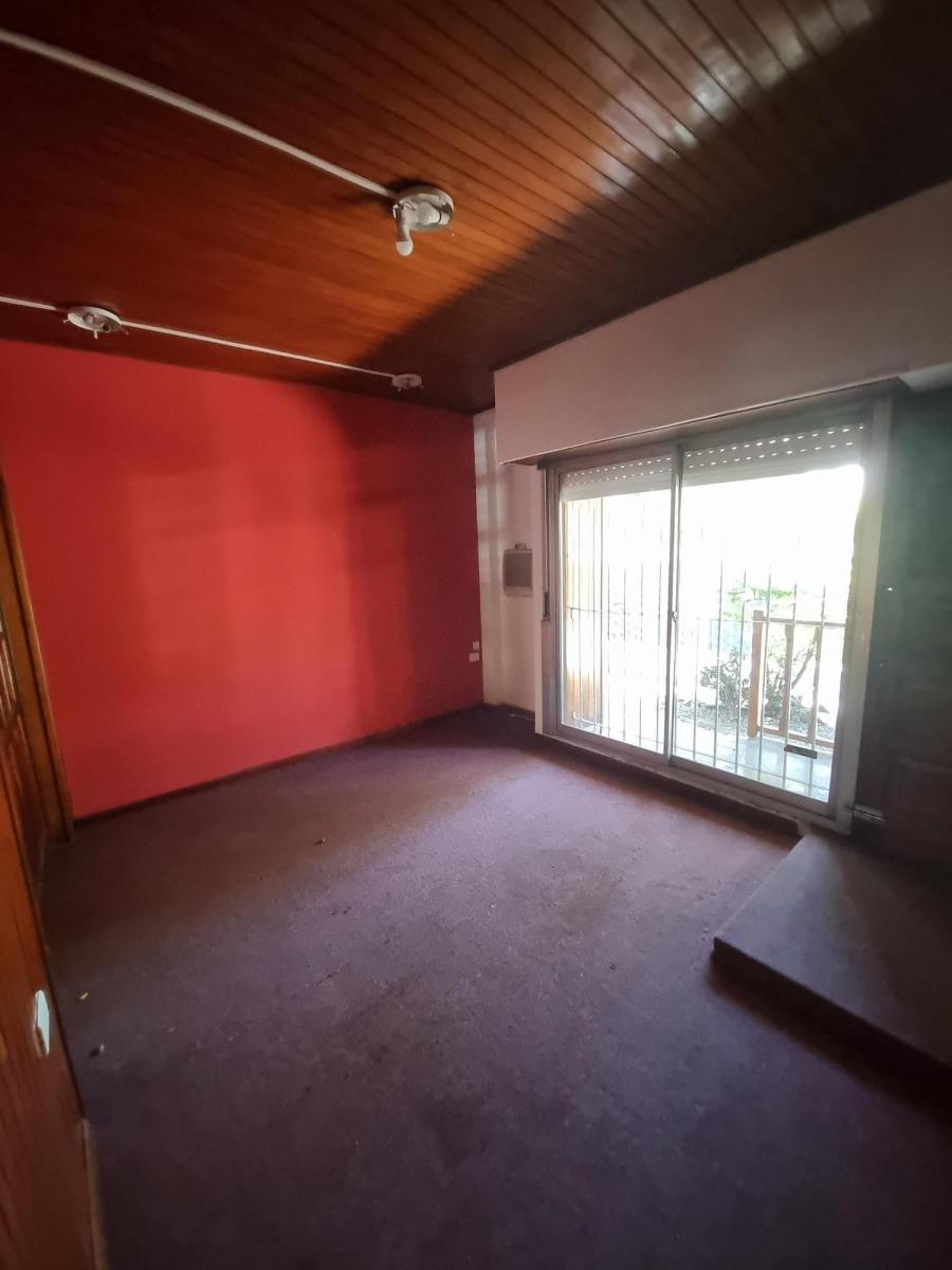 CHALET A LA VENTA EN PLENO CENTRO DE MONTE GRANDE! 3 DORMITORIOS!! APTO CREDITO!