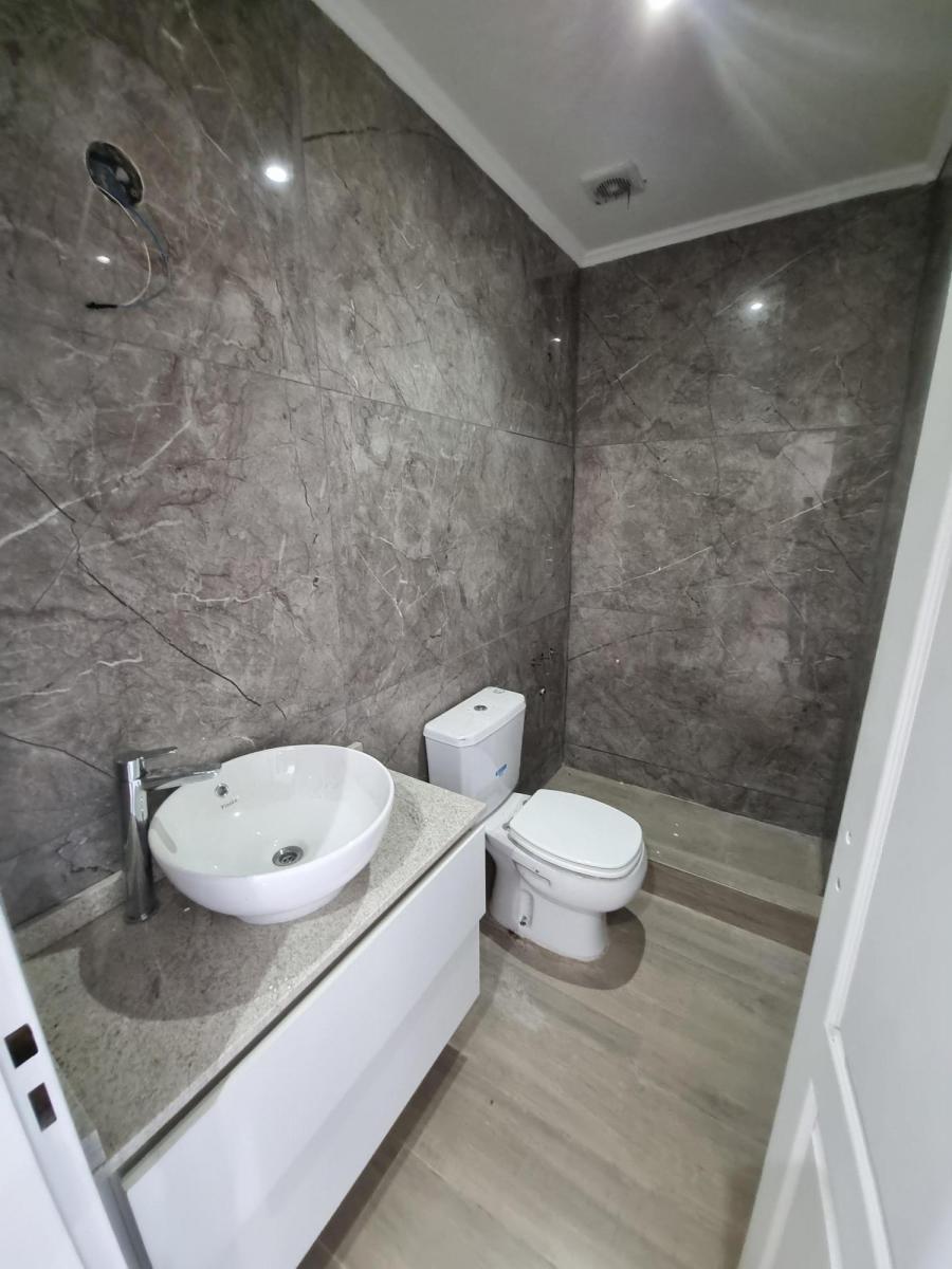 CASA EN VENTA EN MALIBU DE CANNING CON 4 DORMITORIOS Y ESCRITORIO!!!