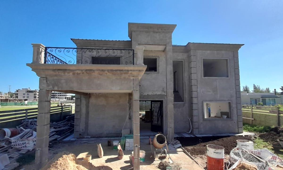 CASA EN CANNING CHICO CON 4 DORMITORIOS Y PISCINA!!! ENTREGA MAYO 2025!!!