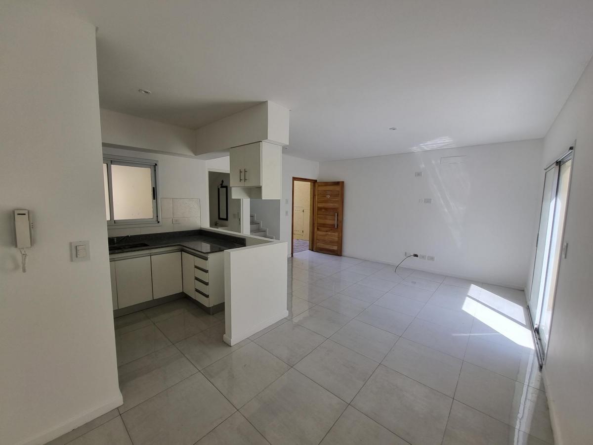 Foto de DUPLEX EN RINCON DE MITRE CANNING! 2 DORMITORIOS Y JARDIN PROPIO! APTO, imagen 4