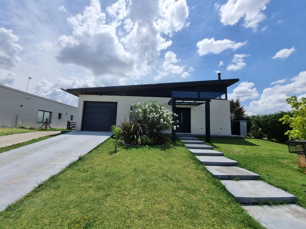 SAN LUCAS DE CANNING!!! DIVINA CASA CON 3 DORMITORIOS Y PISCINA!!! ACEPTA OFERTAS!!!