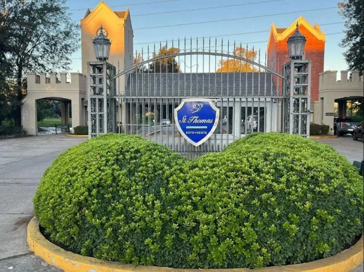 CASA EN VENTA EN SAINT THOMAS OESTE! 5 DORMITORIOS Y PISCINA!! ENTREGA: JUNIO 2026! SUPER OFERTA! 4