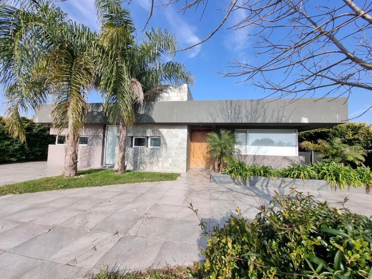 SANTA JUANA DE CANNING!!! 4 DORMITORIOS Y PISCINA!!! QUINCHO CERRADO!!! LOTE INTERNO CON FONDO LIBRE 1