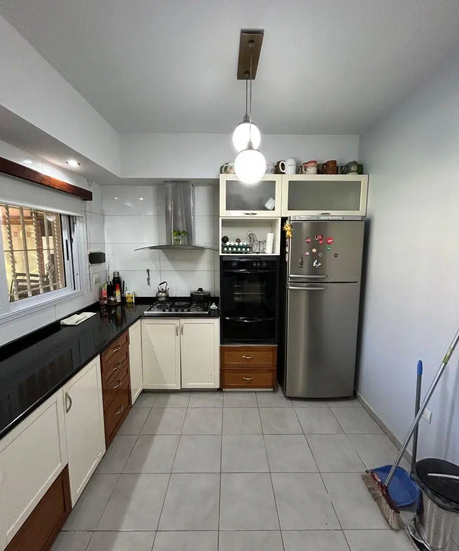 CASA EN VENTA EN MONTE GRANDE!!! A DOS CUADRAS DE ALEM Y LA COLORADA!!! 2 DORMITORIOS Y PISCINA!!! 5