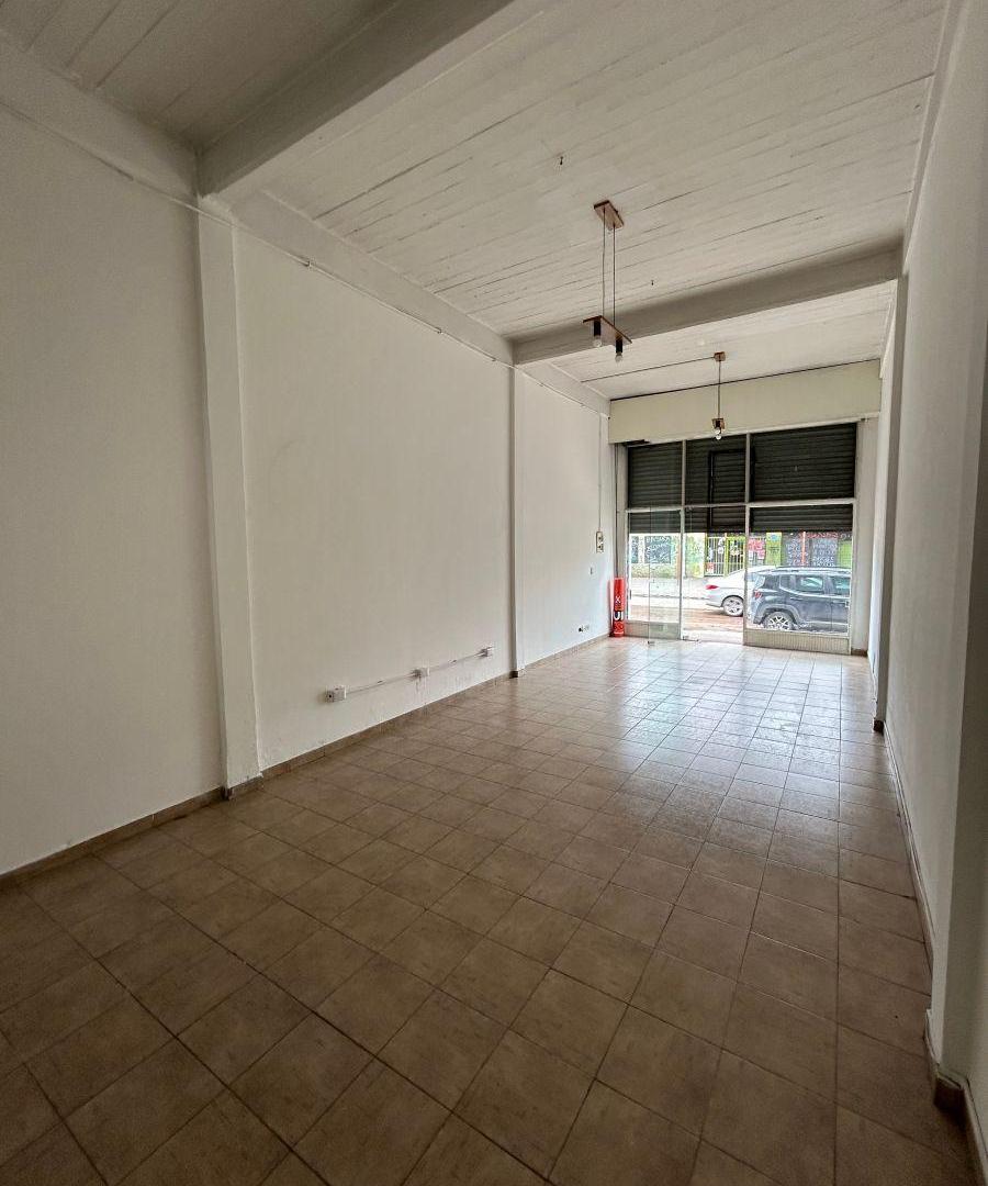 Foto de LOCAL IMPECABLE SOBRE LA AV ALEM EN MONTE GRANDE!!! ZONA COMERCIAL!!!, imagen 3
