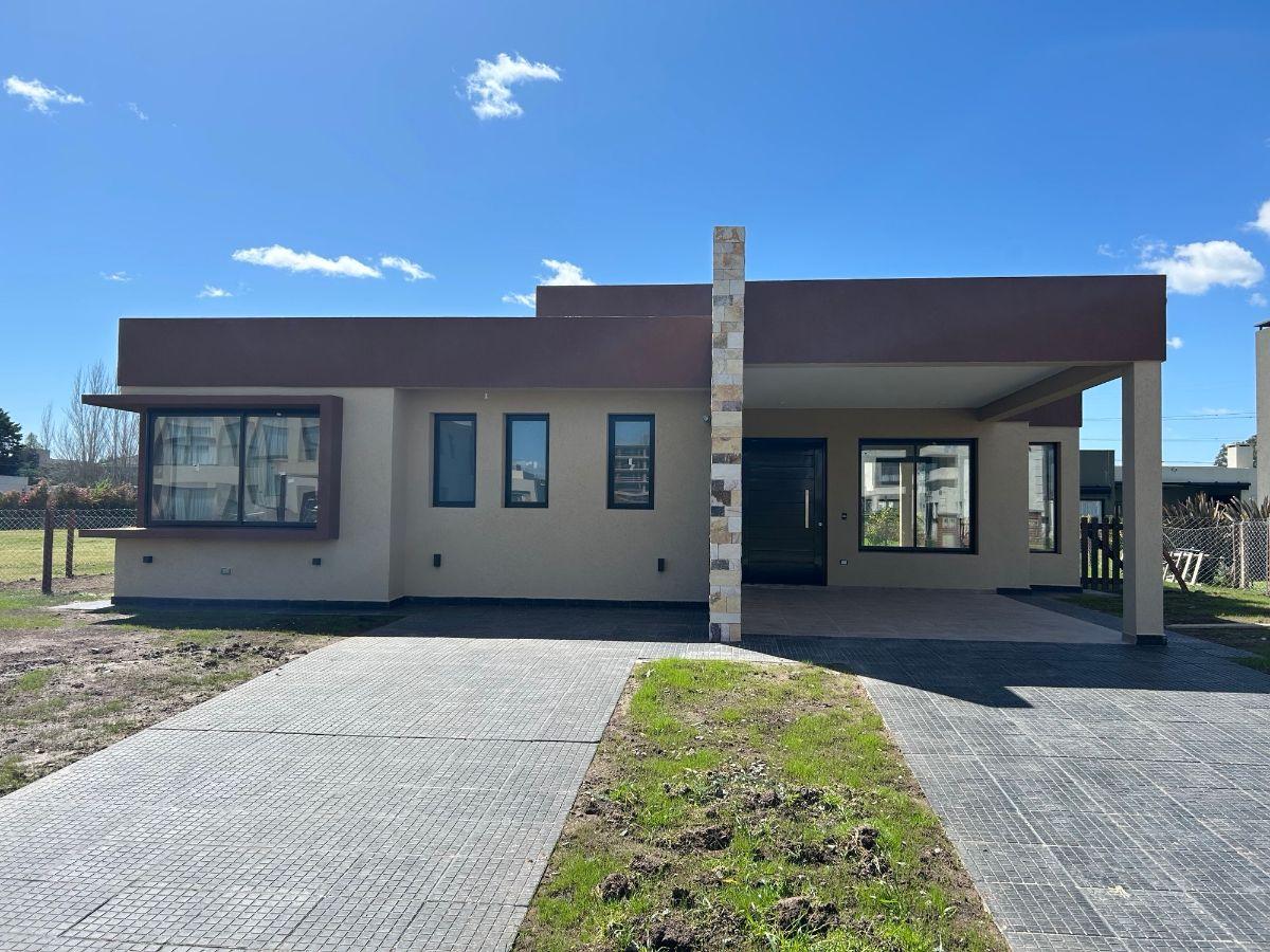 Foto de CASA EN VENTA EN CANNING CHICO!!! 3 DORMITORIOS, PISCINA Y, imagen 1