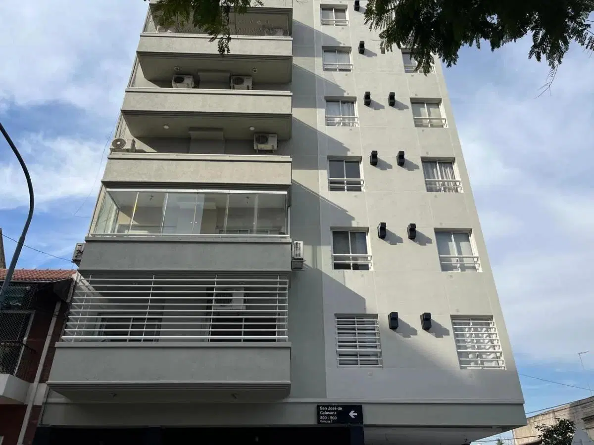 ALQUILER DEPARTAMENTO 2 AMBIENTES CON BALCÓN · MUY LUMINOSO · CABALLITO 2