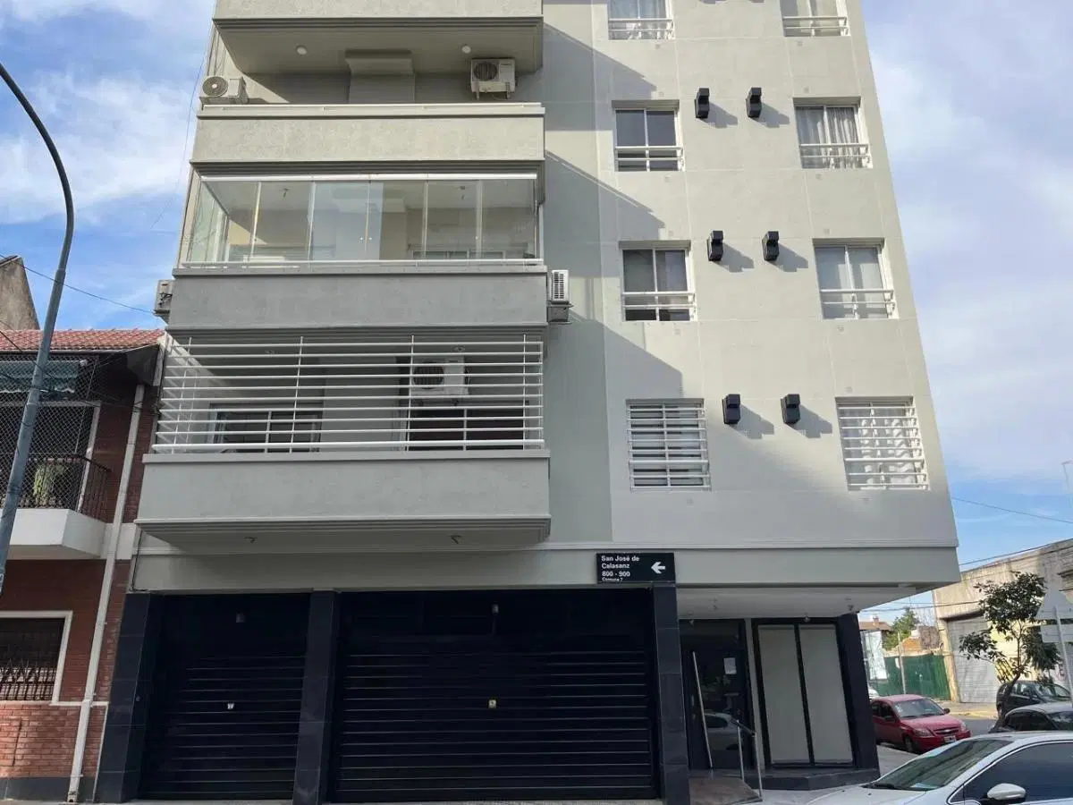 ALQUILER DEPARTAMENTO 2 AMBIENTES CON BALCÓN · MUY LUMINOSO · CABALLITO 3