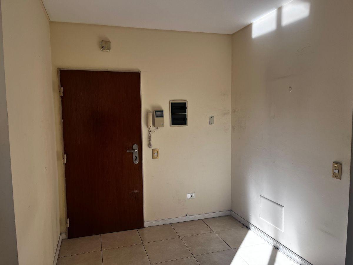 Foto de VENTA SEMI PISO 4 AMBIENTES CON COCHERA CUBIERTA. CABALLITO, imagen 3