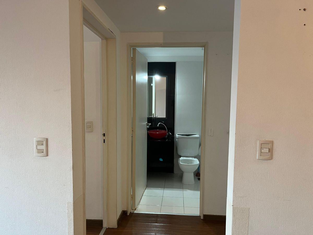 Foto de ALQUILER DEPARTAMENTO 2 AMBIENTES AL FRENTE CON COCHERA CUBIERTA ·, imagen 4