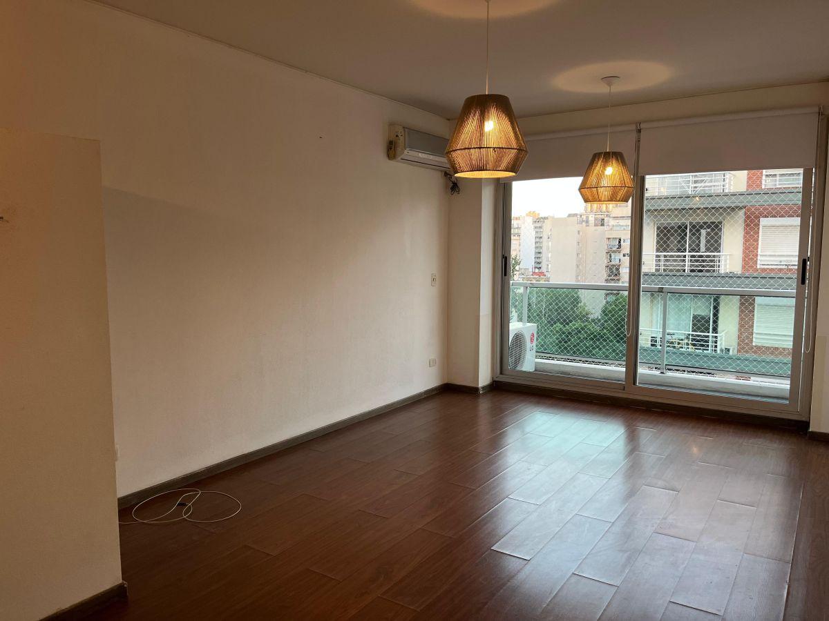 Foto de ALQUILER DEPARTAMENTO 2 AMBIENTES AL FRENTE CON COCHERA CUBIERTA ·, imagen 2