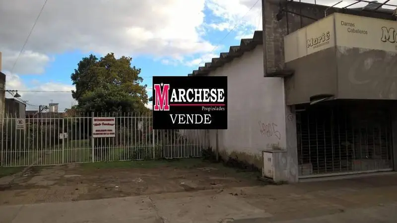 Casa con local, con gran potencial comercial 4