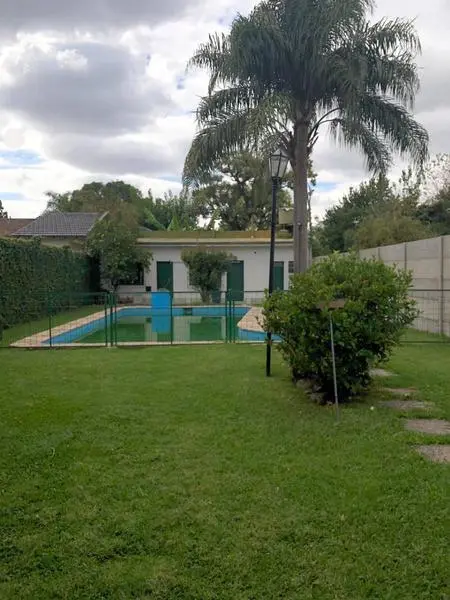 CASA SOBRE AMPLIO LOTE 4 AMBIENTES 5