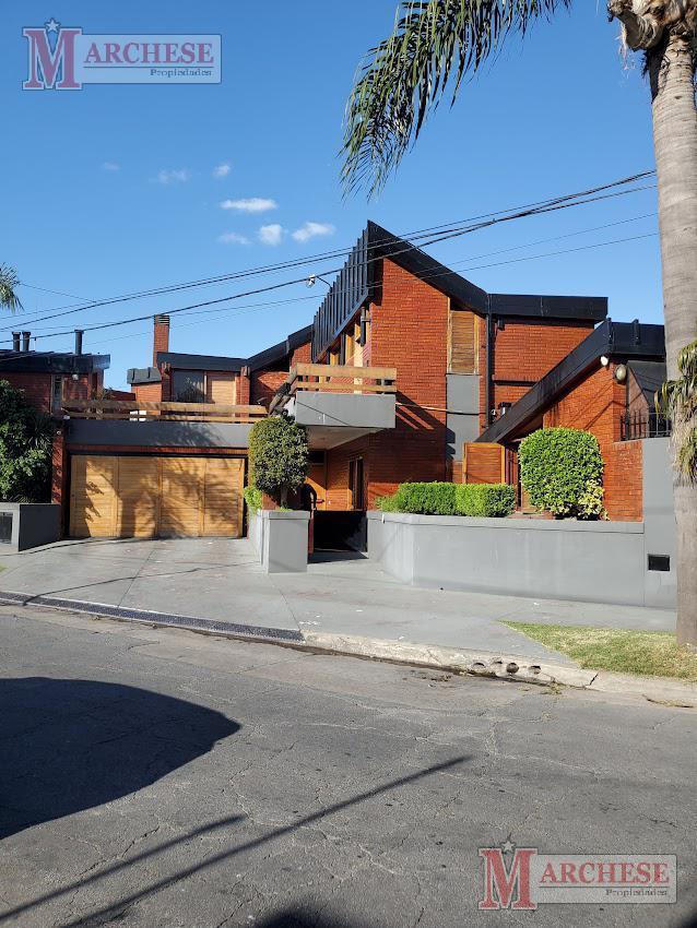 Casa 8 ambientes en venta en Castelar Barrio Ayerza