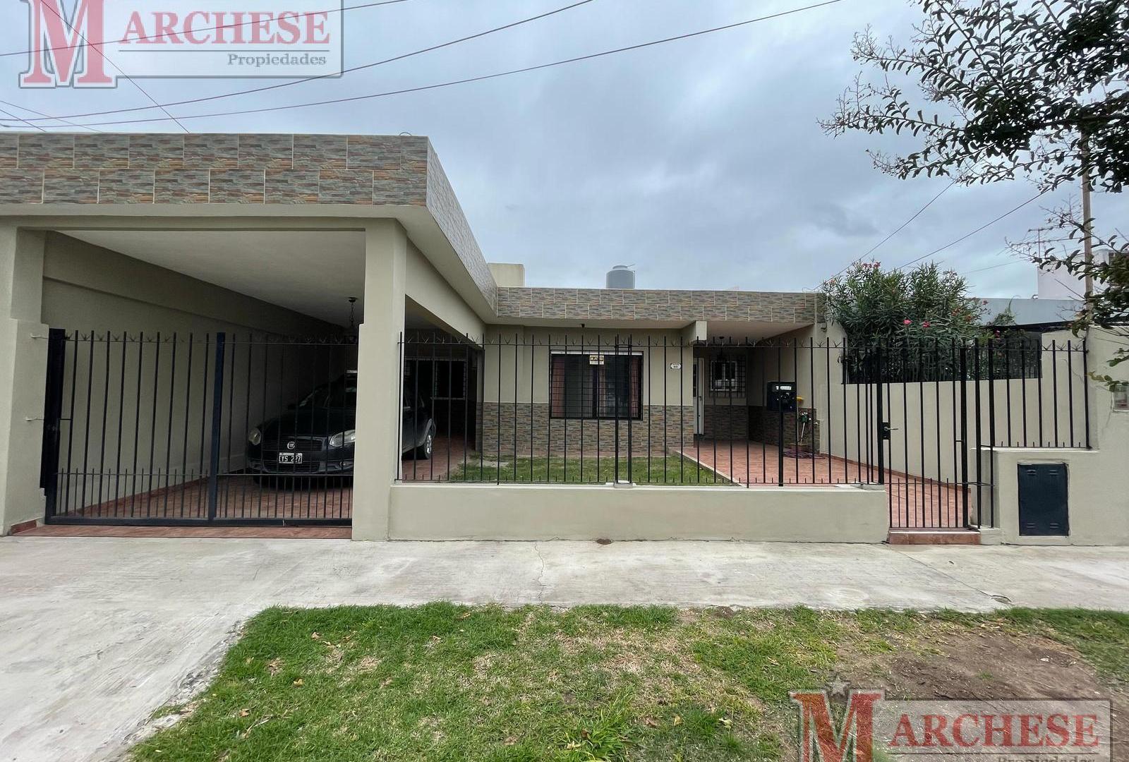 Casa 4 ambientes reciclada a nueva en venta en Castelar Sur
