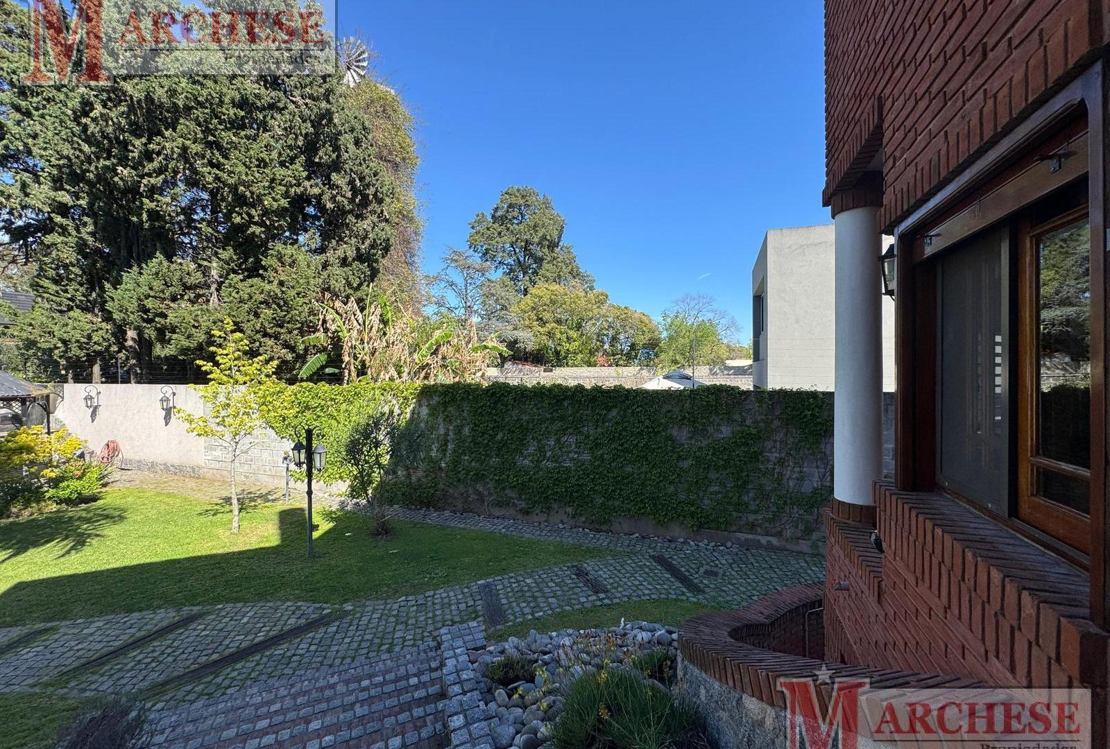 Foto de Exclusiva casa 7 ambientes en zona residencial de Castelar Norte en, imagen 3