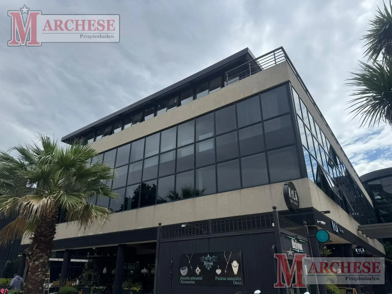 Oficina de 250m2 en alquiler en Parque Leloir Ituzaingó Leloir Plaza 2 3