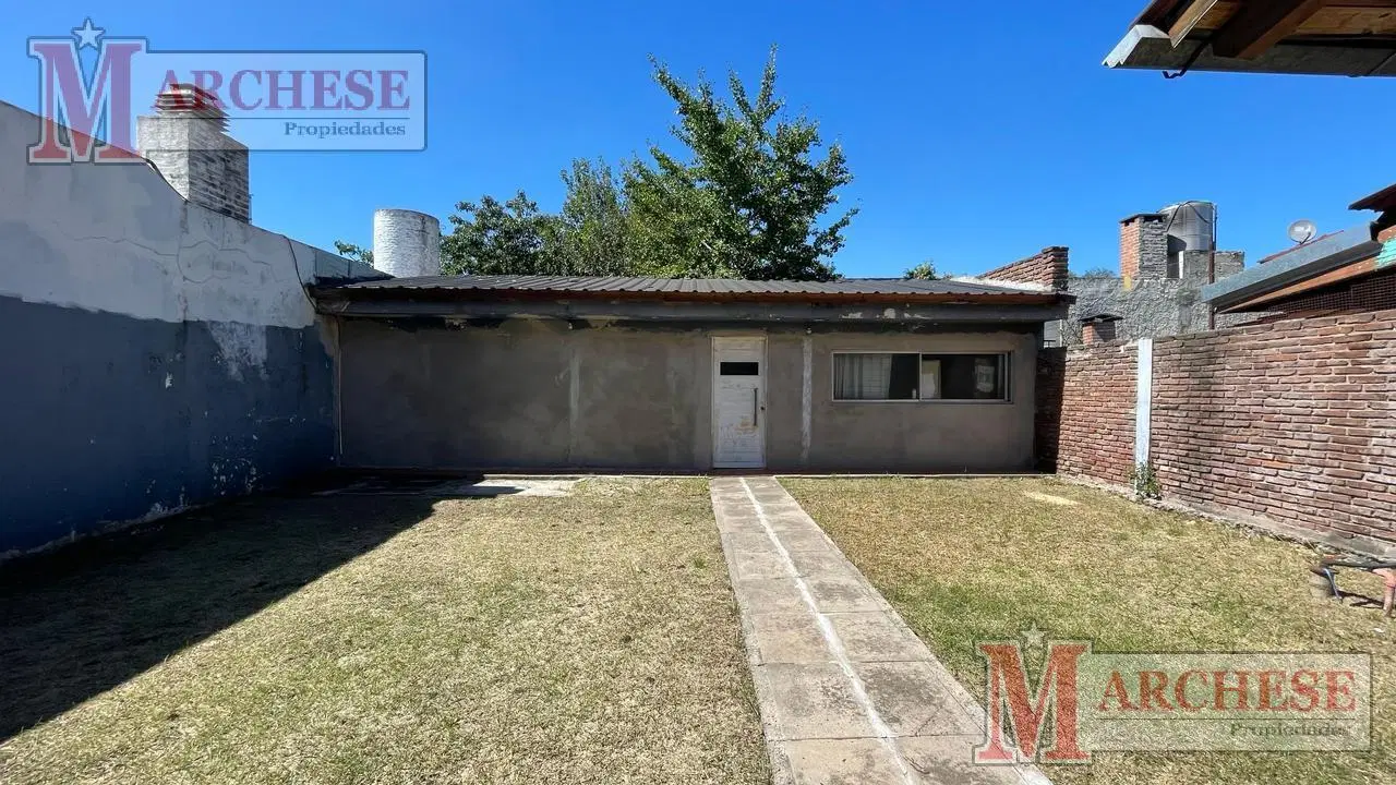 Casa 4 ambientes en venta en Castelar cercana al Acceso 4