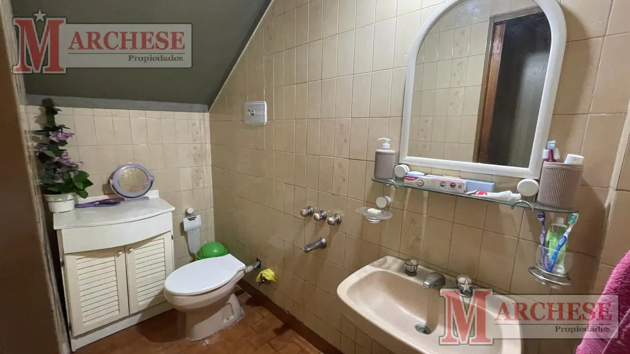 Casa 4 ambientes en venta en Castelar cercana al Acceso 3