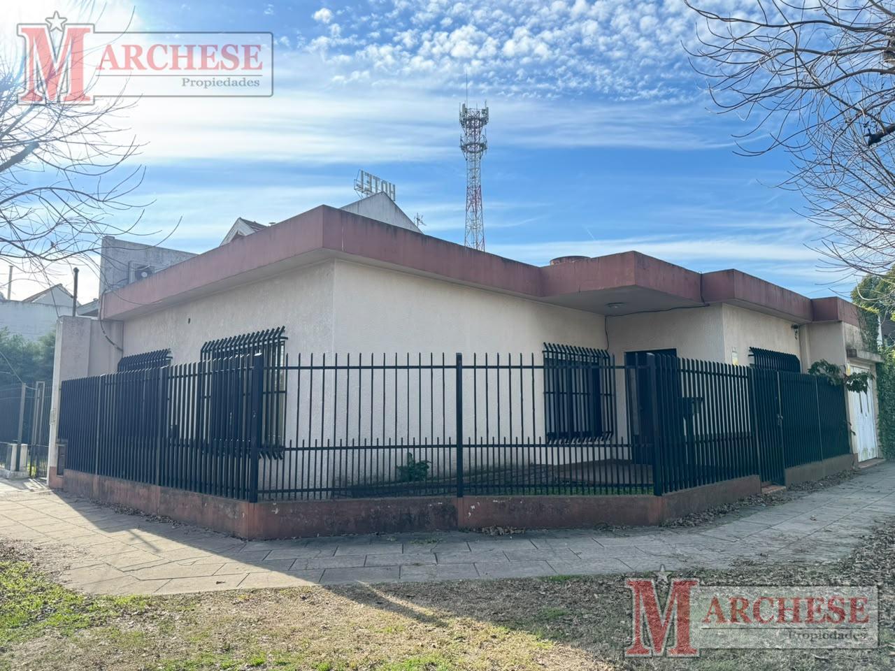 Foto de Casa 4 ambientes a reciclar en venta en Castelar, imagen 1