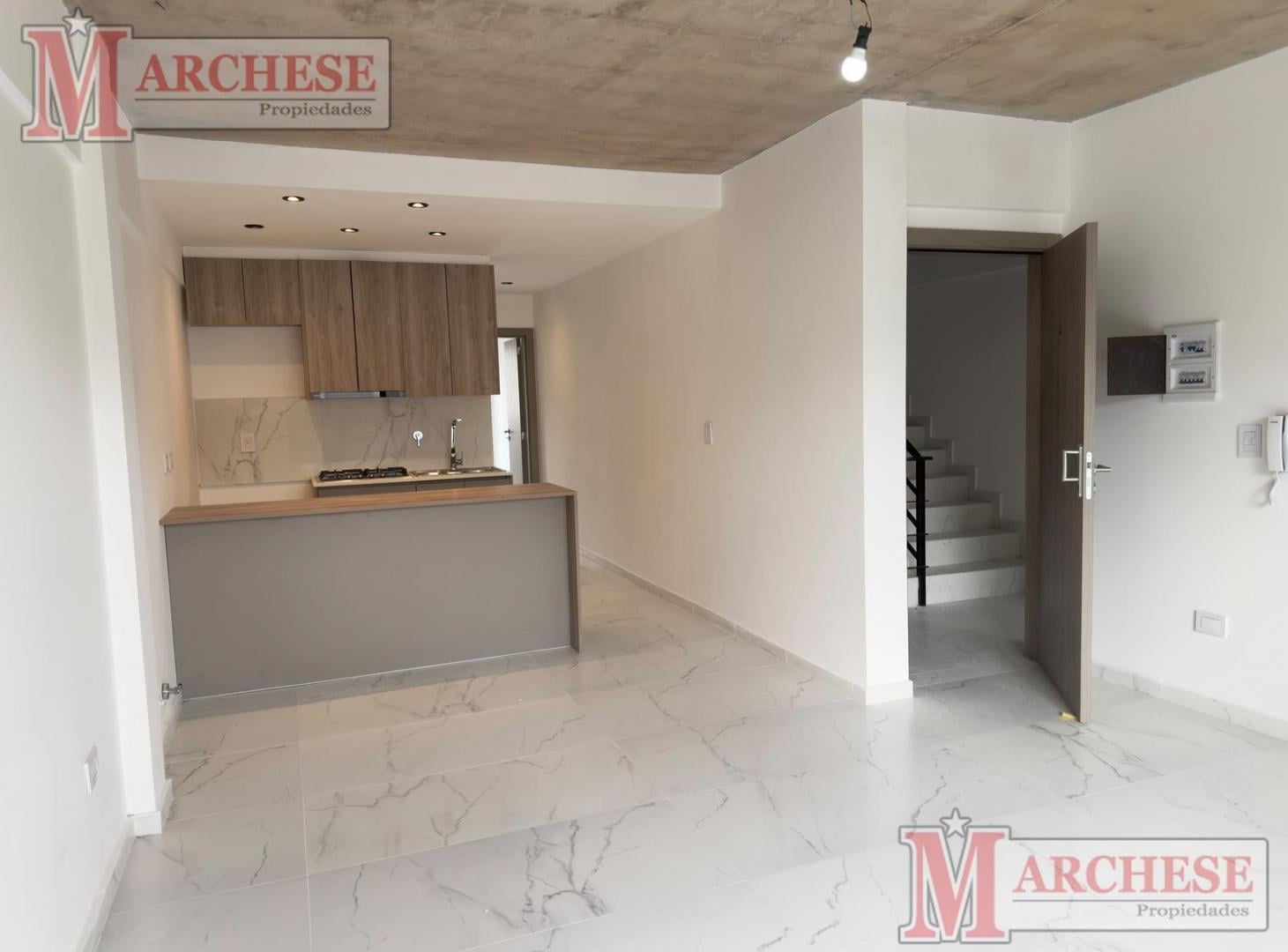 Foto de Edificio en pozo con 6 departamentos semipisos en venta en Ramos Mejía, imagen 2
