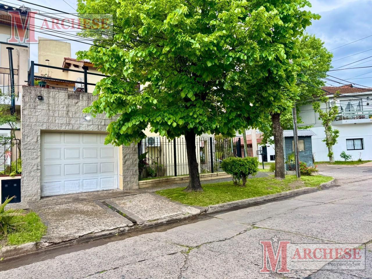 Foto de Casa 5 ambientes en venta en Castelar Norte, imagen 3