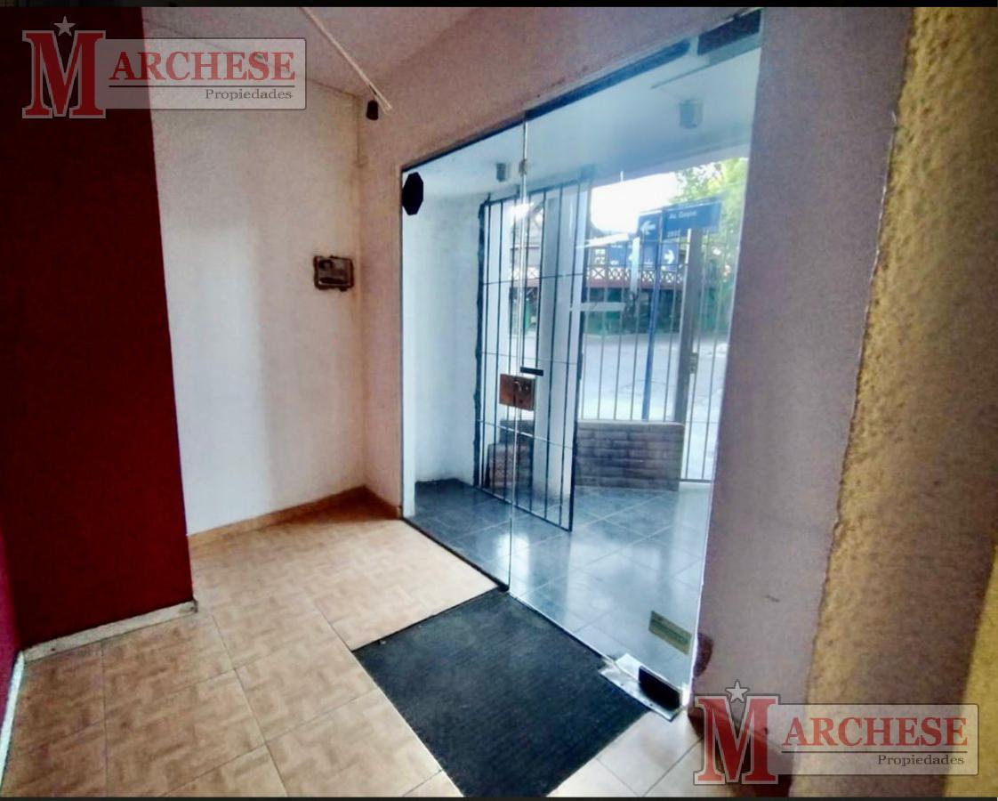 Foto de Local en Alquiler ,excelente ubicación a 3 cuadras de la estación de, imagen 2