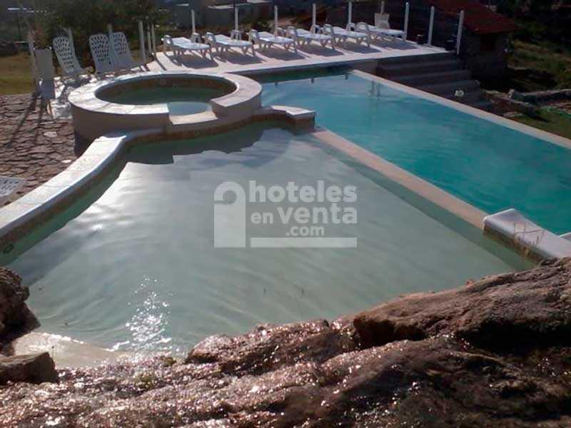 Foto de 3 Cabañas + 1 casa ppal + enorme parque en venta en Villa Carlos Paz, imagen 4