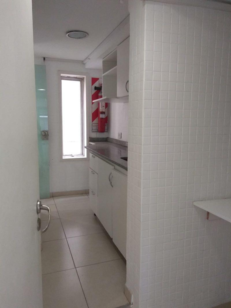 OFICINA CON 3 COCHERAS EN VENTA EN EDIFICIO CORPORATIVO MICROCENTRO