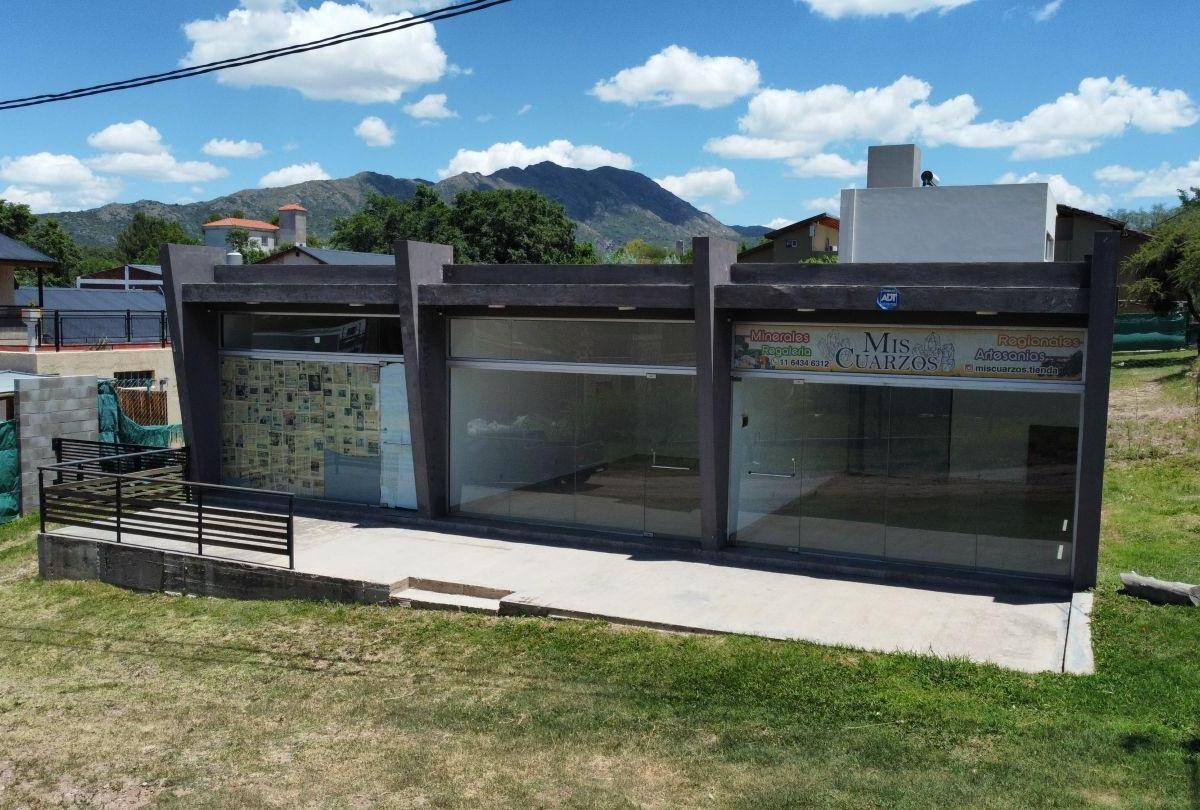 Local. | Los Membrillos 4