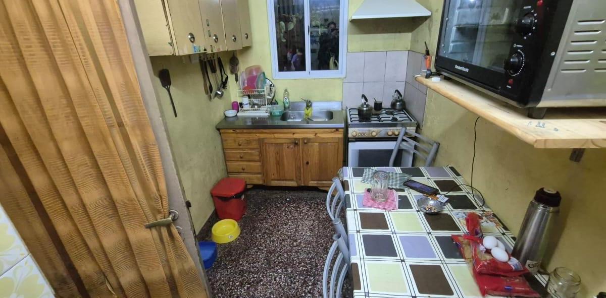 Casa de 4 Amb. Lote Propio de 8x27 en Paternal - Oportunidad! 3