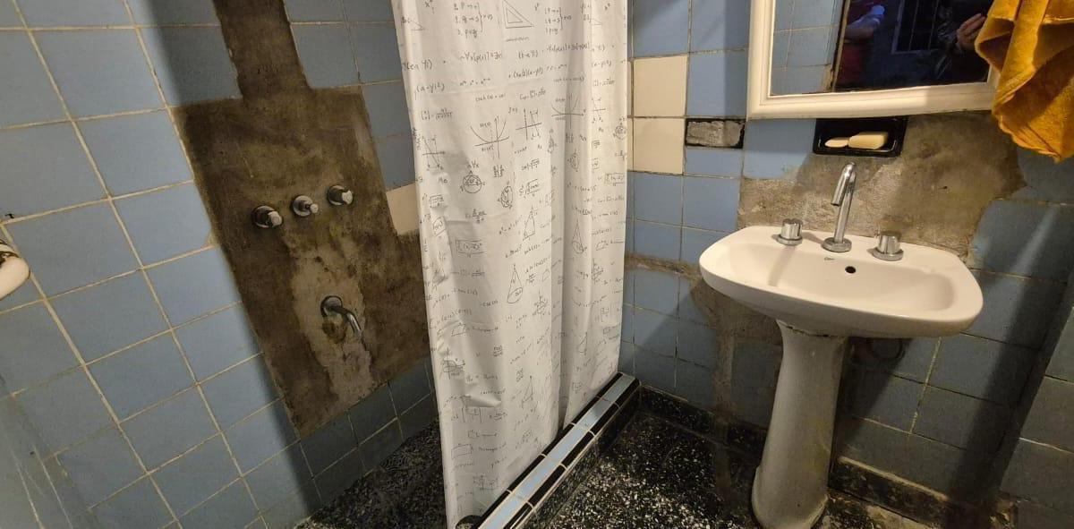 Casa de 4 Amb. Lote Propio de 8x27 en Paternal - Oportunidad! 1