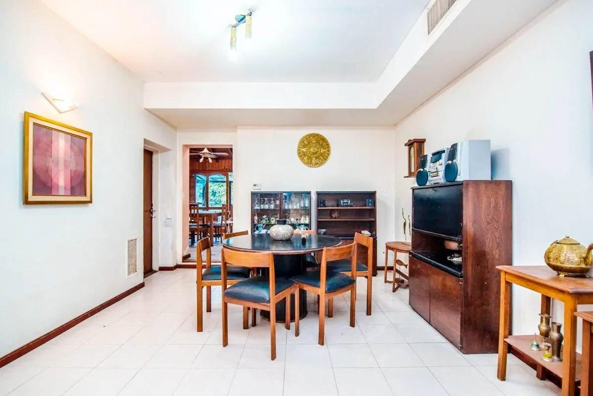 Casa 5 Amb con Lote Propio 8.66 X 26.90 - Quincho - Parrilla - Jardín - Garage - a Refaccionar 5