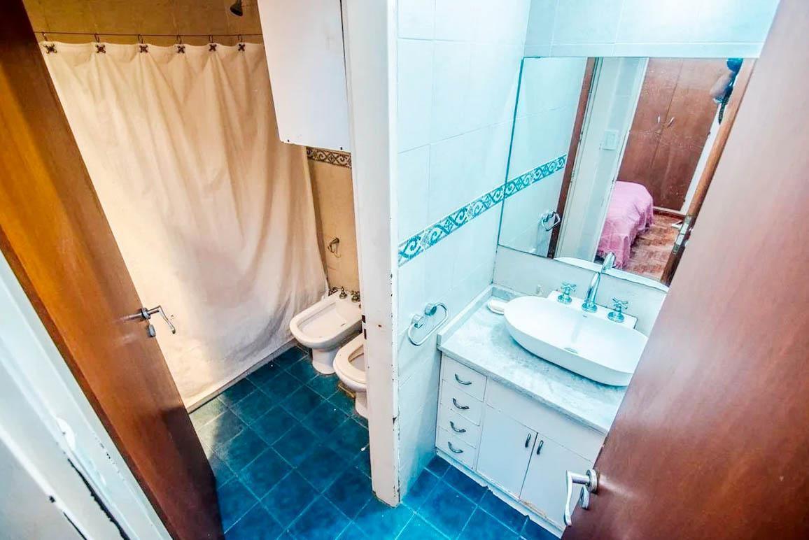 Casa 5 Amb con Lote Propio 8.66 X 26.90 - Quincho - Parrilla - Jardín - Garage - a Refaccionar 2