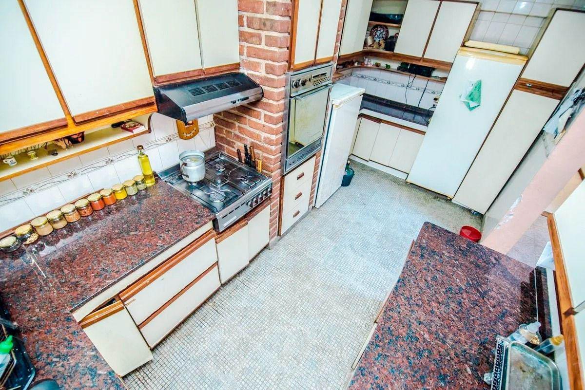 Casa 5 Amb con Lote Propio 8.66 X 26.90 - Quincho - Parrilla - Jardín - Garage - a Refaccionar 1