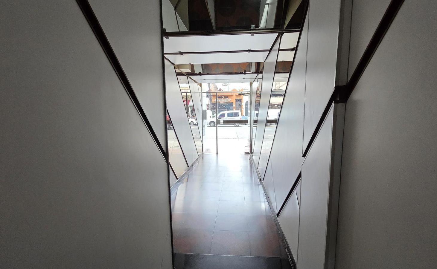 Foto de Departamento 3 Amb c Patio OPORTUNIDAD, imagen 3
