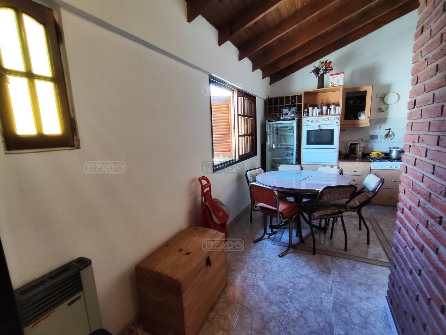 Foto de PH 3amb en 1er piso con 2 Locales a la calle en Venta en Villa del Parque, Capital Federal, Buenos A, imagen 2