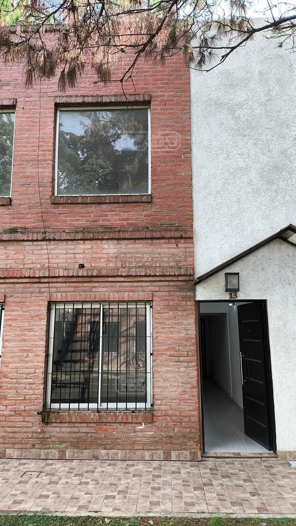 Foto de Departamento Dúplex en Alquiler en Francisco Álvarez, Moreno, G.B.A, imagen 2