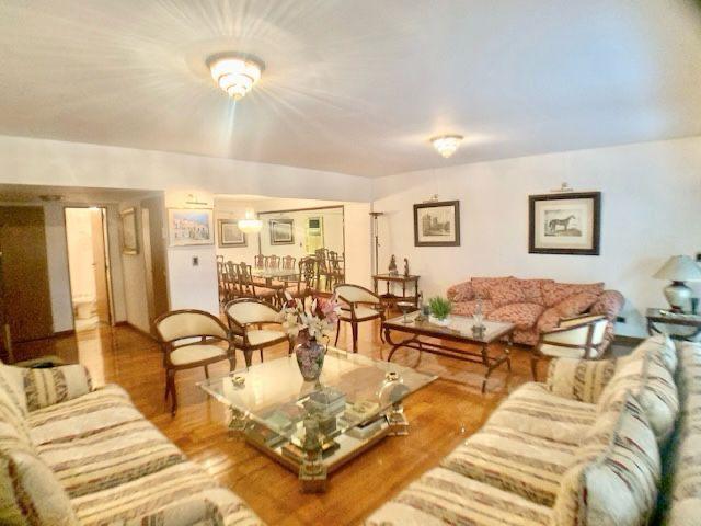 Depto en Venta de Tres Dorm. con Balcón Terraza y Patio en Belgrano 2