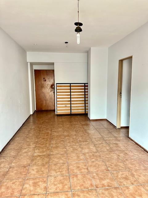 Departamento en Venta de Cuatro Dorm. y Balcón en San Telmo. Luz. 2