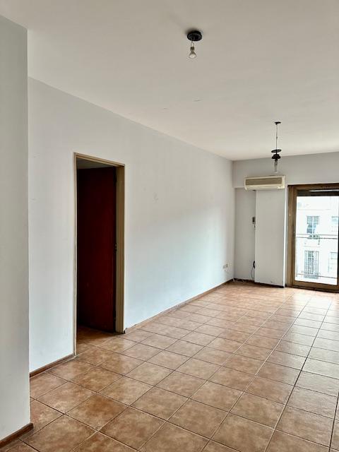 Departamento en Venta de Cuatro Dorm. y Balcón en San Telmo. Luz. 1
