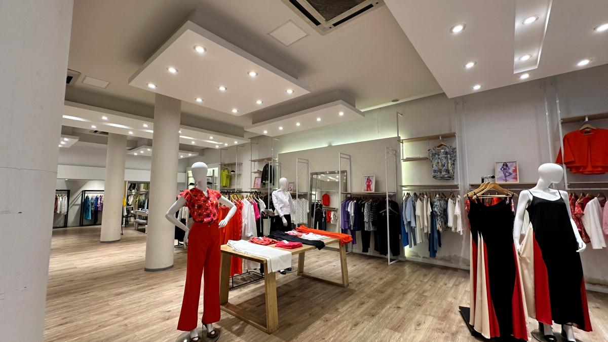 SUPER LOCAL en venta en Av., Santa Fe 2300 y Azcuenaga - Venta Con Renta.